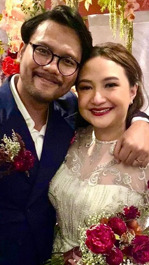 Potret Ira Wibowo dan Katon Bagaskara di Pernikahan Putrinya, Tetap Akur Selama 12 Tahun Bercerai