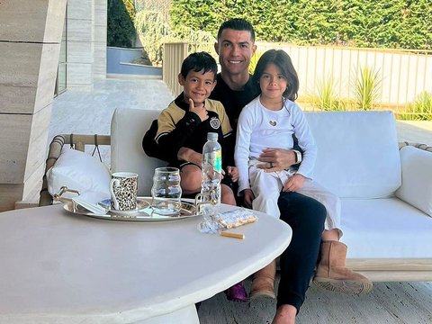 Warm Portrait of Cristiano Ronaldo and Giorgina's Family, Peek into their Grand House in Saudi Arabia