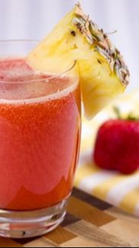 9. Strawberry Pineapple Juice