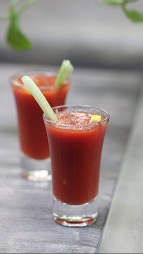 10. Tomato Strawberry Juice