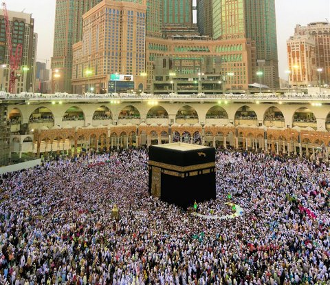 Eyelash Extensions are Not Allowed for Celebrities During Hajj, This is the Islamic Law