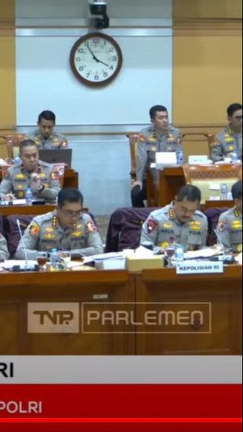 DPR Skak Jenderal saat Polri Minta Rp160 Triliun Tapi Anggota Polsek Masih Hidup Susah<br>