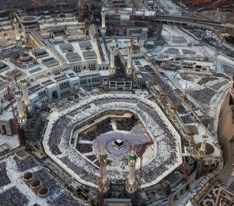 FOTO: Penampakan Jutaan Jemaah Haji Tawaf Mengelilingi Ka'bah di Masjidil Haram