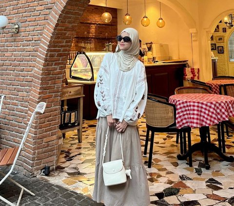 Feminine and Soft Hijab Style, Check Out Coffee Tone Look Inspirations