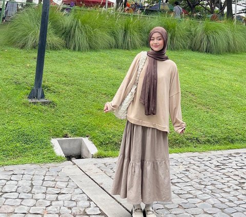 Feminine and Soft Hijab Style, Take a Look at Coffee Tone Look Inspiration
