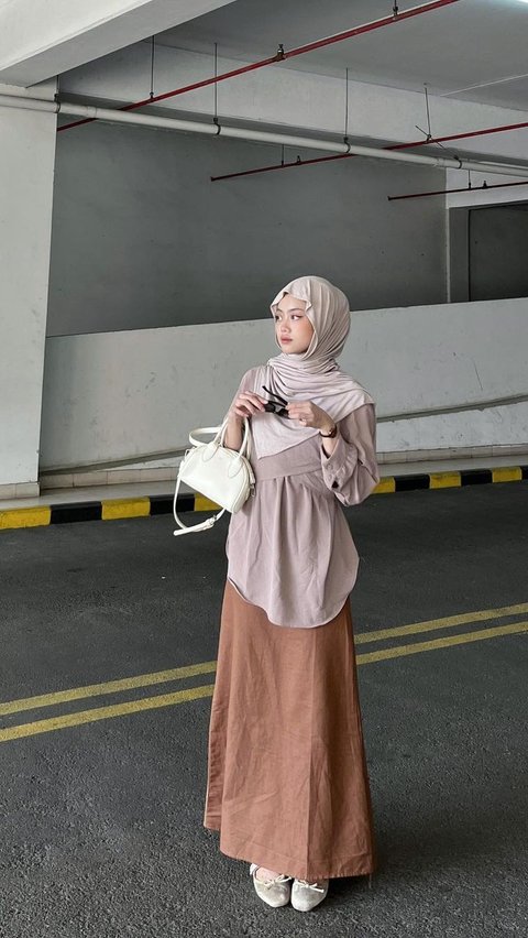 Feminine and Soft Hijab Style, Check Out Coffee Tone Look Inspirations