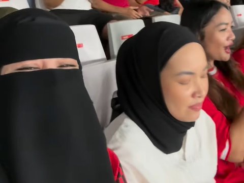 Momen Ummi Pipik Datang ke Stadion GBK saat Laga Laga Timnas Melawan Filipina, Beri Dukungan untuk Sang Menantu