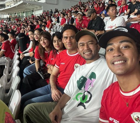 Momen Ummi Pipik Datang ke Stadion GBK saat Laga Laga Timnas Melawan Filipina, Beri Dukungan untuk Sang Menantu