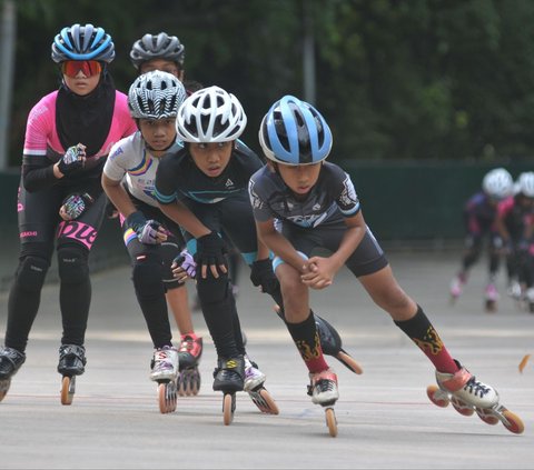 Arena sepatu roda di Taman Kota Patriot sangat membantu para atlet sepatu roda dalam mempersiapkan diri untuk kompetisi tingkat nasional dan internasional. Foto: merdeka.com / Imam Buhori<br>