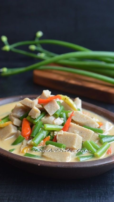 Sayur Lodeh dengan Daun Bawang dan Buncis