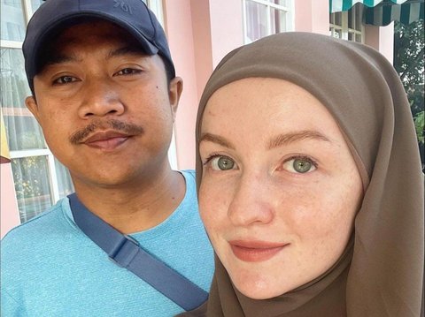 10 Portraits of YouTuber Ulianaci, a Russian Foreigner Married to an Indonesian