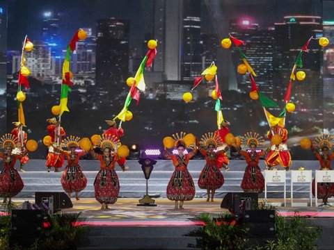 FOTO: Pembukaan Jakarta Fair 2024 Berlangsung Meriah: Mulai Pesta Kembang Api, Bagi Kaos Gratis hingga Warga Ramai Minta Foto Bareng Jokowi