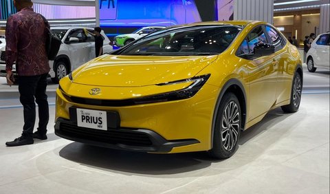 Toyota Prius generasi terbaru yang telah diperkenalkan pada IIMS 2024 lalu merujuk pada pernyataan tersebut. Motor listrik berkekuatan 111 Hp dikawinkan dengan mesin 2.000cc 4-silinder hybrid bertenaga 194 Hp pada Toyota Prius tersebut