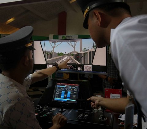 Dalam rangka memeriahkan Hari Ulang Tahun (HUT) Jakarta ke-497, PT LRT Jakarta menyediakan sebuah simulator kereta atau train simulator di area Pekan Raya Jakarta (PRJ) atau Jakarta Fair 2024. Foto: Liputan6.com / Herman Zakharia)<br>