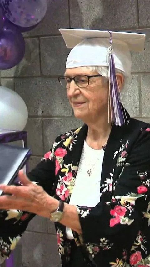 A 97-year-old Grandma in Utah Graduates High School After 80 Years of ...