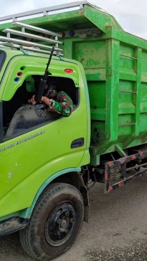 Meski sempat berada di situasi yang cukup mencekam, Apkam Gabungan tetap berhasil mengevakuasi jenazah Rusli ke RSUD Madi.