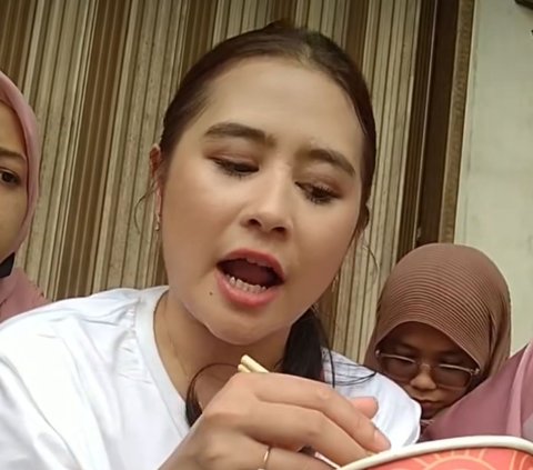 Prilly Latuconsina Tiba-tiba Jadi Sorotan, Asyik Ngemper Sambil Jadi 'Dosen Pembimbing'