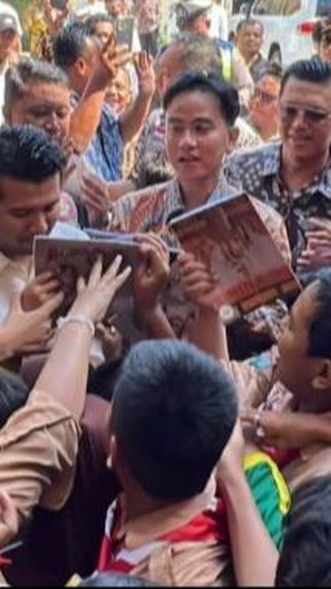 Bagi-Bagi Buku Bergambar Jan Ethes ke Siswa SD Surabaya Disorot, Ini Penjelasan Gibran