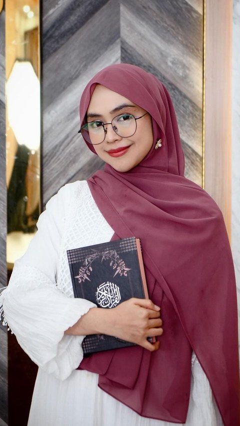 Potret Ria Ricis Nangis Sesenggukan saat Pamit ke Anak untuk Berangkat Haji