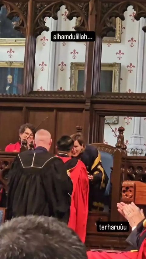 Portrait of Ridwan Kamil Receives Honorary Doctorate Degree from the University of Glasgow, Zara's Appearance Becomes the Highlight.