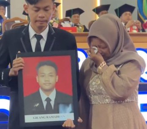 Momen Haru Orang Tua Gantikan Putra Tunggalnya Wisuda di UMP, Sang Anak Berpulang karena Sakit