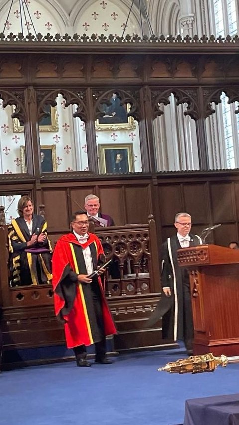 Portrait of Ridwan Kamil Receives Honorary Doctorate from the University of Glasgow, Zara's Appearance Becomes Highlight