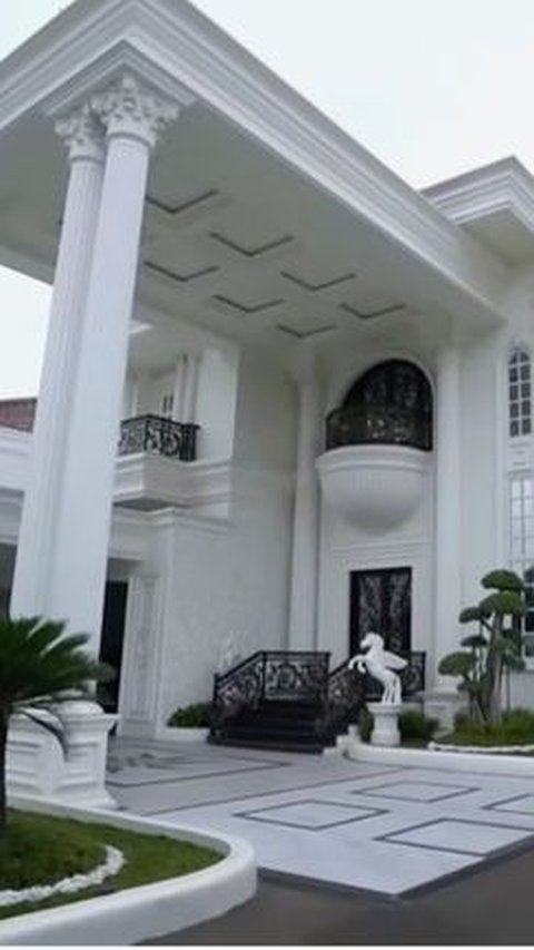 Inilah potret rumah mewah juragan daster, Dini Nurdiyantini.