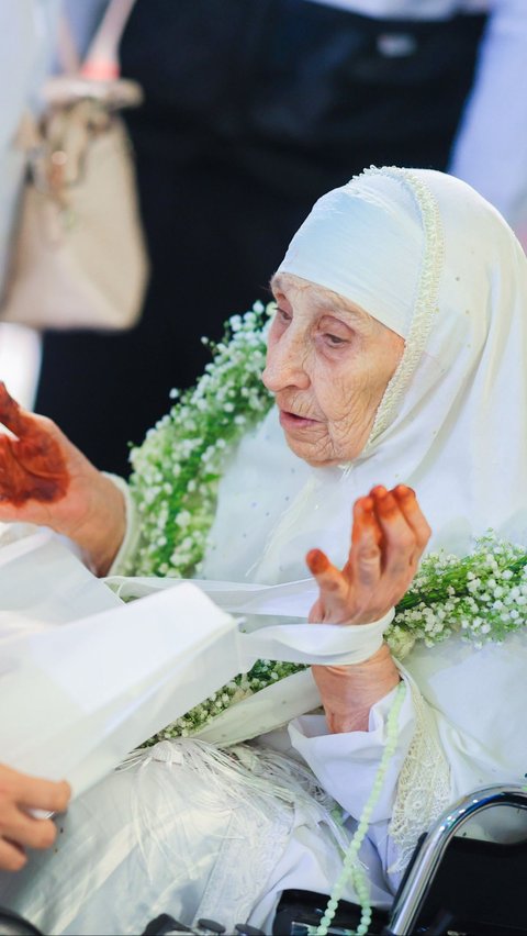 The Oldest Hajj Pilgrim in the World at the Age of 130 Years, Receives Special Reception from the Saudi Kingdom