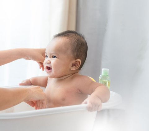 Newborn Babies Don't Need to Bathe Every Day, Here's Why