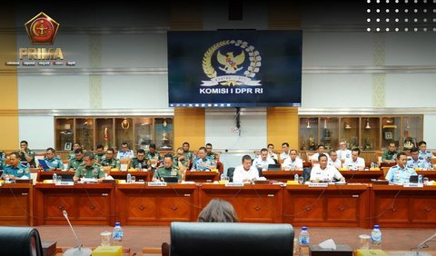 Tidak sendiri, Agus Subiyanto tampak didampingi oleh Wamenhan M. Herindra, Kasad Jenderal TNI Maruli Simanjuntak, Kasau Marsekal TNI Mohamad Tonny Harjono, Wakasal Laksdya TNI Erwin S. Aldedharma serta para pejabat utama Kemhan dan Mabes TNI.<br>