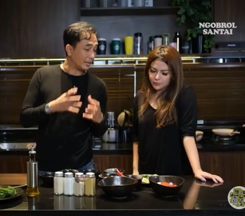 Jarang Dipakai Masak, Begini Penampakan Dapur Wina Natalia yang Mirip Bar Modern