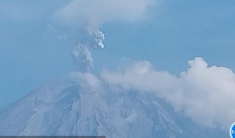 Sebelumnya Kepala Badan Geologi Kementerian ESDM Muhammad Wafid mengatakan, awan panas dan guguran lava pijar masih terjadi di Gunung Semeru. <br>