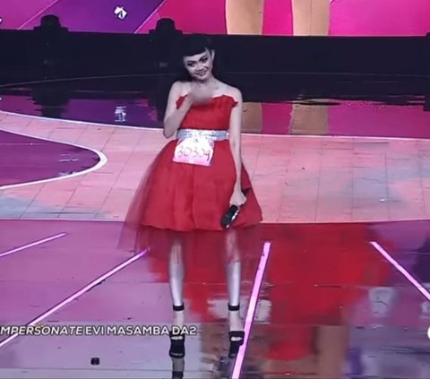 Satu Studio Ketawa Melihat Gaya Rina Nose Impersonate Evi Masamba di atas Panggung