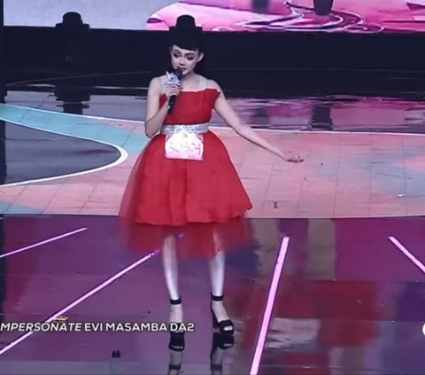 Satu Studio Ketawa Melihat Gaya Rina Nose Impersonate Evi Masamba di atas Panggung