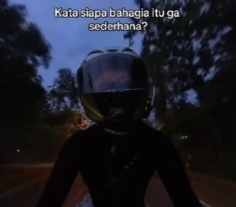 Sederhana saja bahagianya saat riding, bisa saling 'tembak' lampu dengan bus!