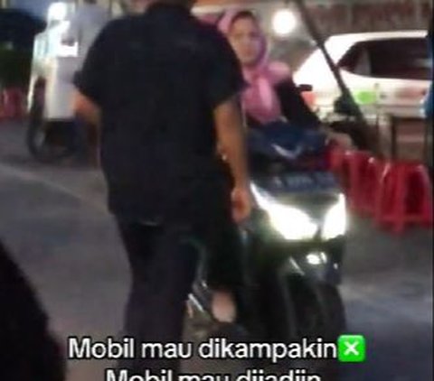 Mobil yang diparkir akhirnya dijadikan warung makan.