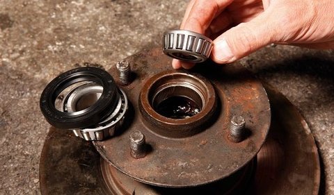 Bearing Roda Depan dan Belakang Mobil Mengalami Kerusakan