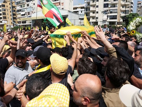 FOTO: Ngamuk Komandan Senior Tewas, Hizbullah Hujani Wilayah Utara Israel dengan Ratusan Roket