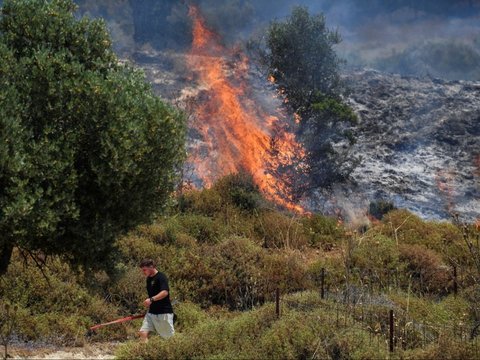 FOTO: Ngamuk Komandan Senior Tewas, Hizbullah Hujani Wilayah Utara Israel dengan Ratusan Roket