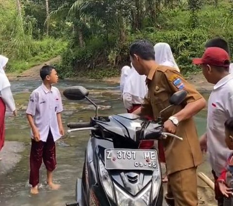 Viral Momen Siswa SD Rayakan Kelulusan dengan Main Air Bersama di Sungai, Sederhana Tapi Penuh Kebahagiaan