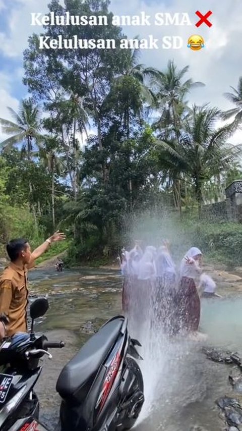 Viral Momen Siswa SD Rayakan Kelulusan dengan Main Air Bersama di Sungai, Sederhana Tapi Penuh Kebahagiaan