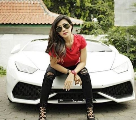 The Richest Artists in Indonesia, 9 Photos of Rey Utami's Luxury Car Garage that Beats Raffi Ahmad, Sports Cars for Transporting Sand