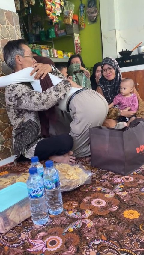 Baru Tahu Anak Adopsi di Usia 25 Tahun, Momen Wanita Datang ke Rumah Ortu Kandungnya Ini Banjir Air Mata