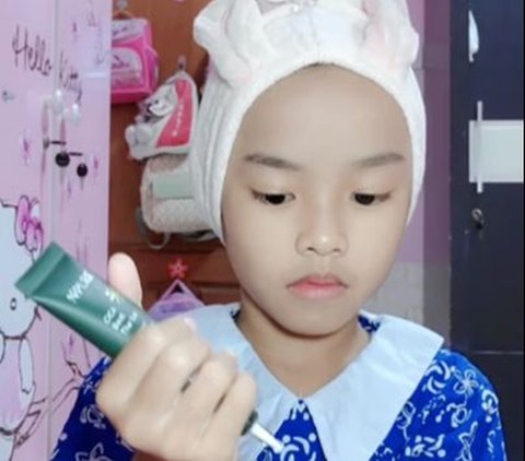 The Cuteness of Elementary School Children Sharing their Makeup Routine Before Going to School