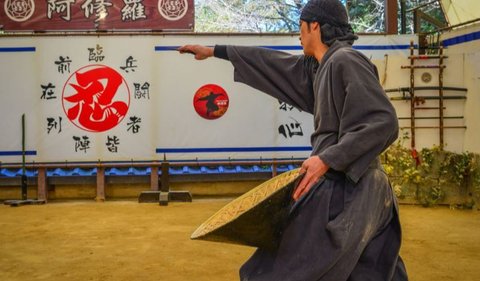 Kepala sekolah terakhir yang berhubungan langsung dengan ninja tradisional, yang dibubarkan selama Restorasi Meiji (1868-1889),