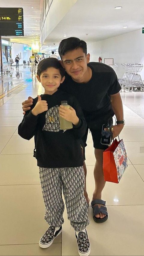 Arsya Hermansyah Akhirnya Ketemu Pratama Arhan, Begini Ekspresinya saat Foto Bareng Idola