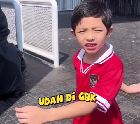 Arsya Hermansyah Akhirnya Ketemu Pratama Arhan, Begini Ekspresinya saat Foto Bareng Idola