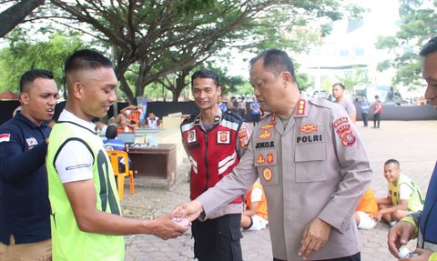 Kisah Ayat Suci, Semangat Ikut Tes Polri dengan Sepatu Jebol Sampai Bikin Polisi Ini Tersentuh & Bangga