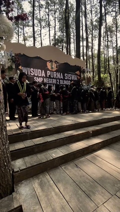 Digelar di Hutan Pinus Mangunan, Momen Perpisahan SMP Negeri 2 Dlingo Bantul Ini Curi Perhatian