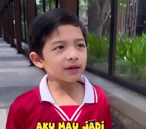 Arsya Hermansyah Akhirnya Ketemu Pratama Arhan, Begini Ekspresinya saat Foto Bareng Idola